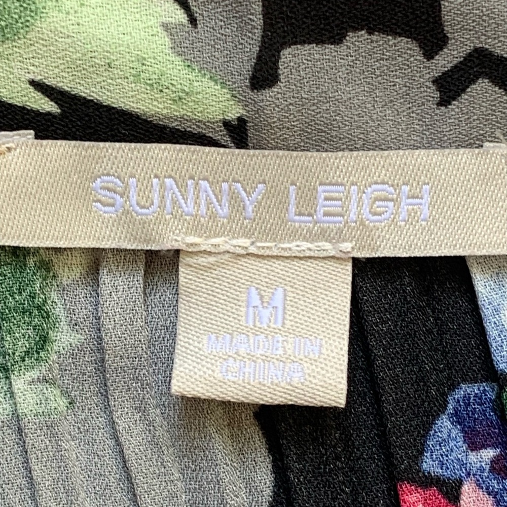 SUNNY LEIGH Women’s Button Down Blouse V-neck Vibrant Floral Accordion Pleats M - Picture 4 of 10